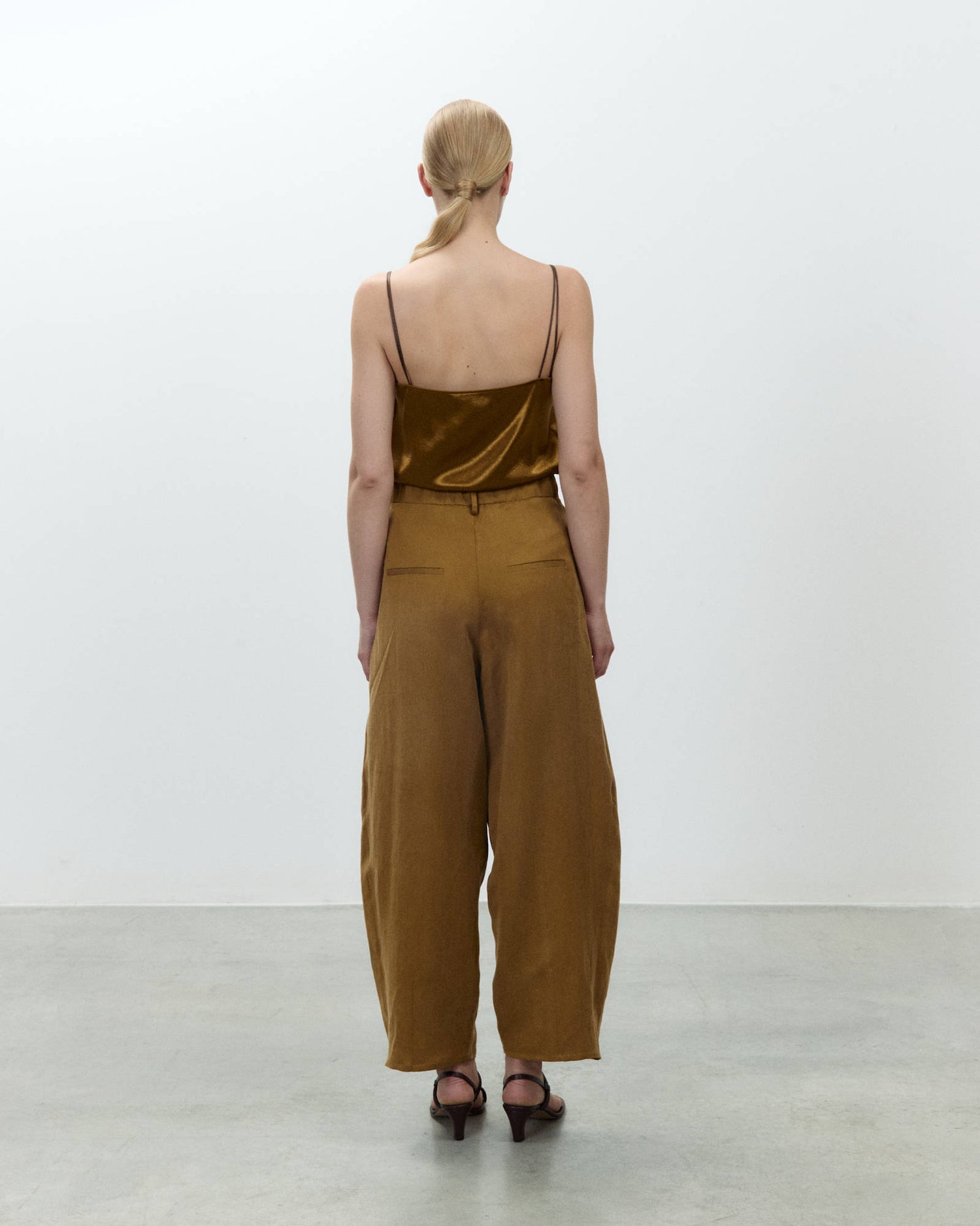 PANTALONE BARREL IN LINO