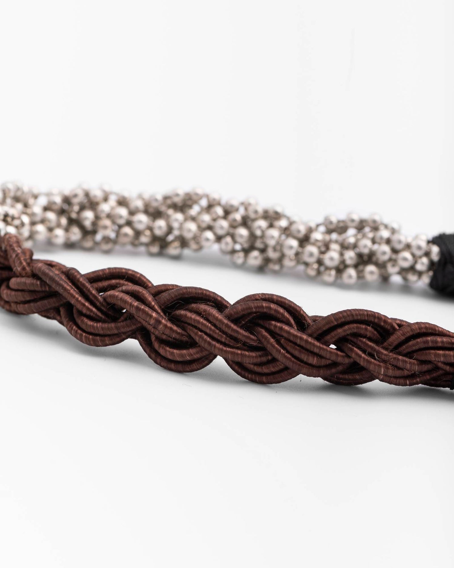 COLLANA INTRECCIATA CON PERLINE