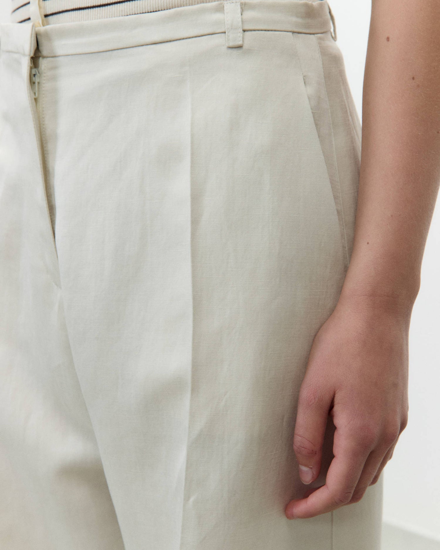 PANTALONE AMPIO IN LINO