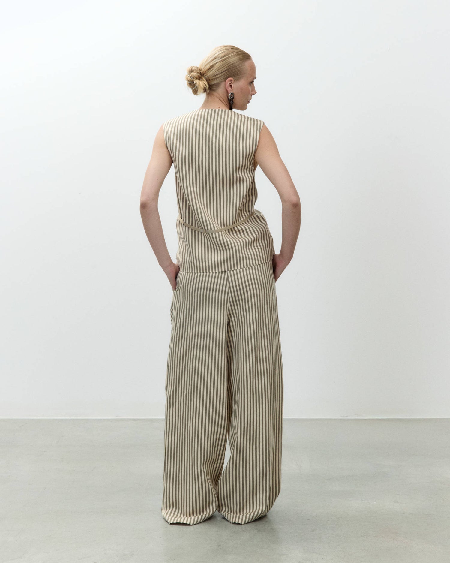 PANTALONE A RIGHE CON PINCES