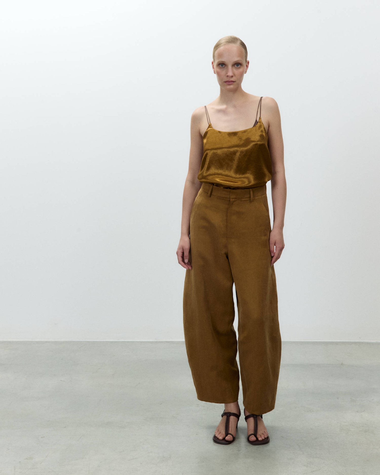 PANTALONE BARREL IN LINO