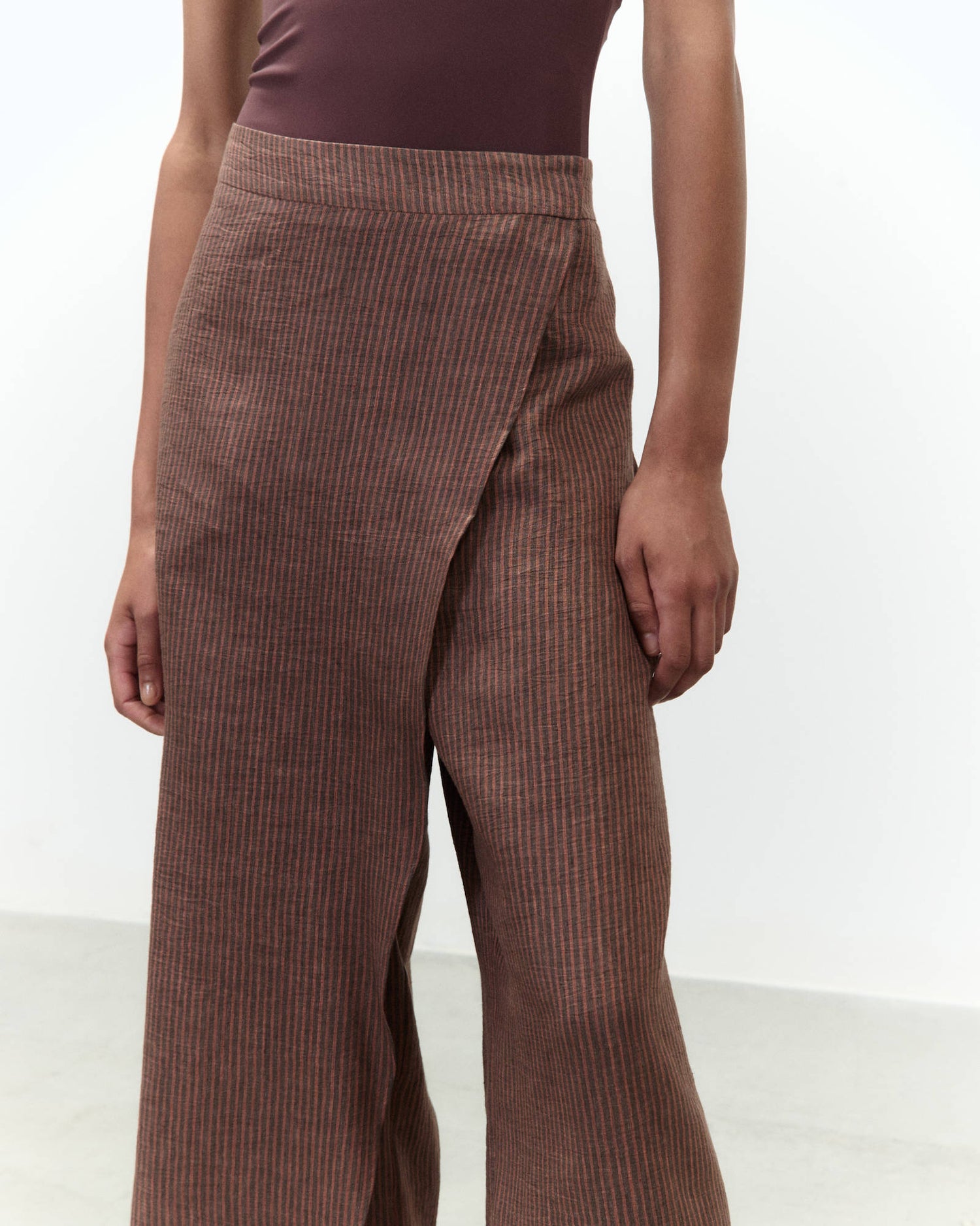 PANTALONE A PORTAFOGLIO IN LINO