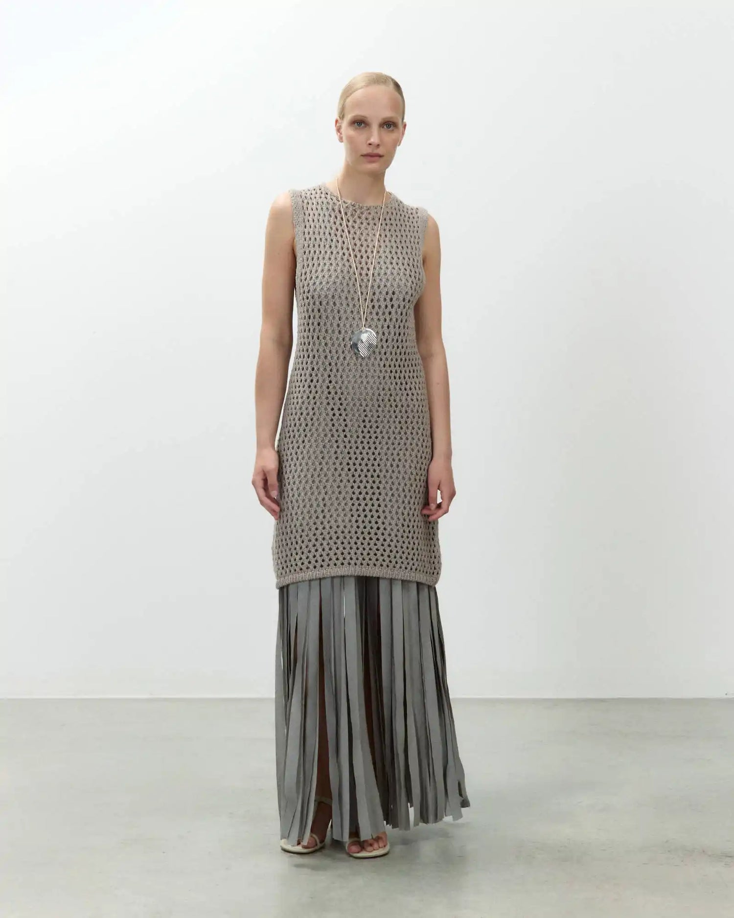 ABITO IN MAGLIA CON FRANGE