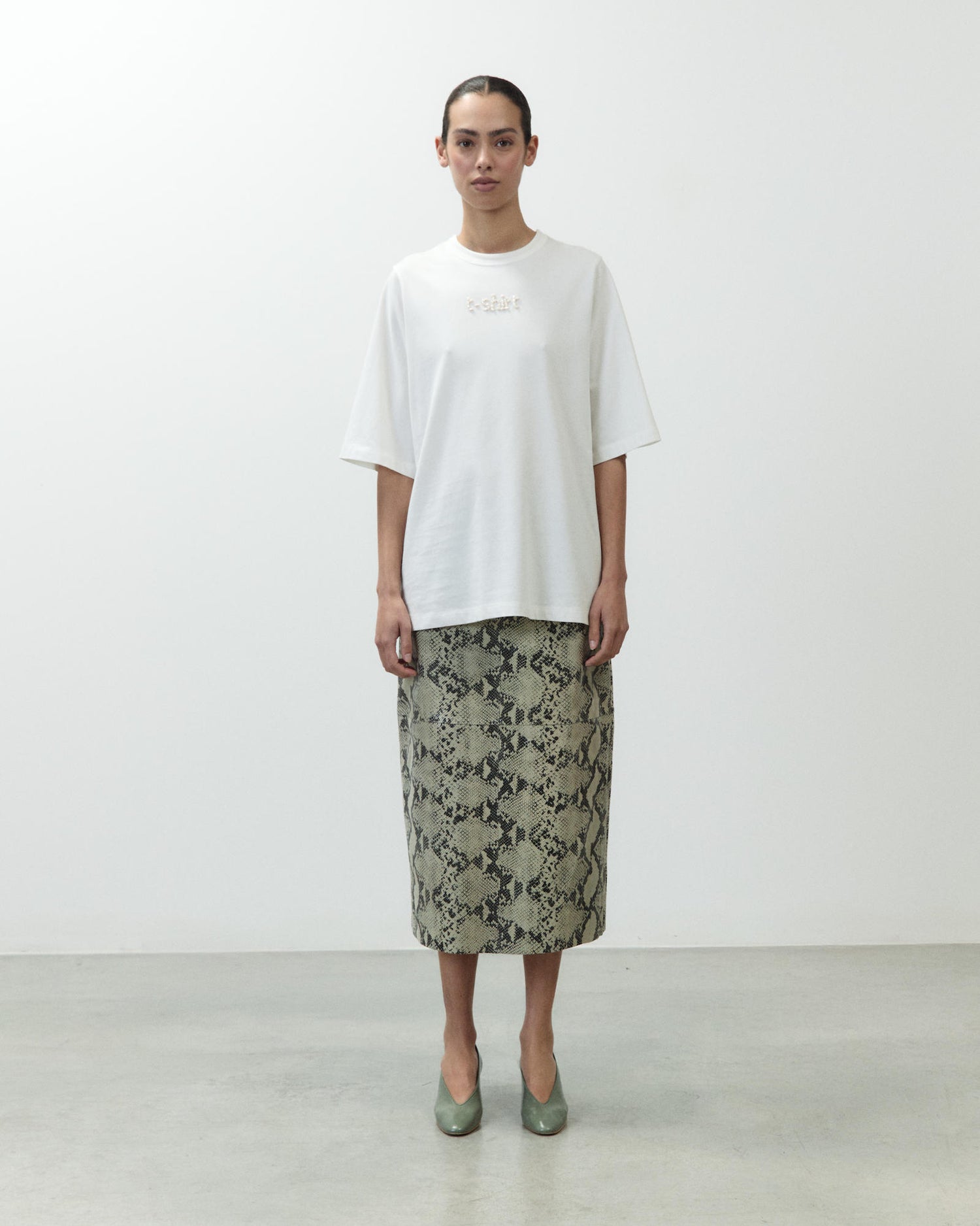 T-SHIRT CON RICAMO DI PERLE